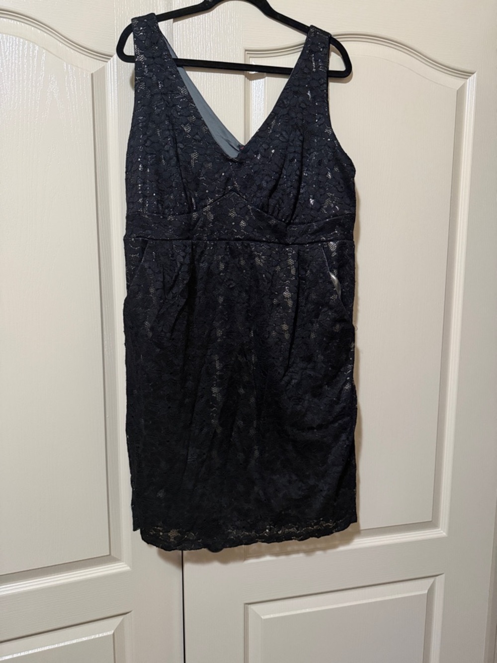 Black Lace V-Neck Sheath Dress